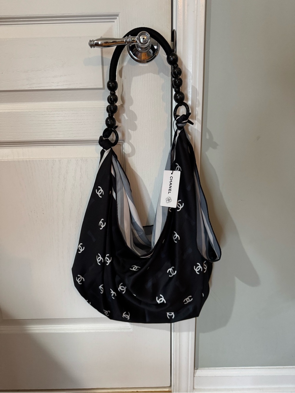 Black and White Logo-Print Scarf Shoulder Bag /Scarf